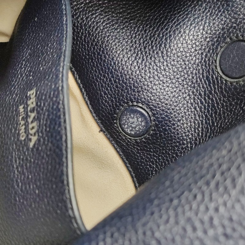 Prada 牛皮三角徽標鏈條黑色肩背包-7