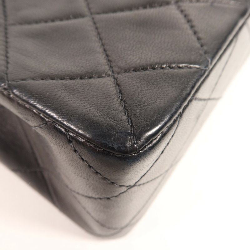 CHANEL 羊皮皮革Vintage Bag金扣鏈帶肩背袋-11