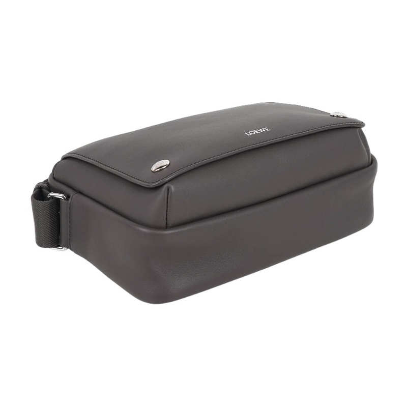 Pebble 光滑小牛皮中型翻蓋郵差包(深灰色)-3