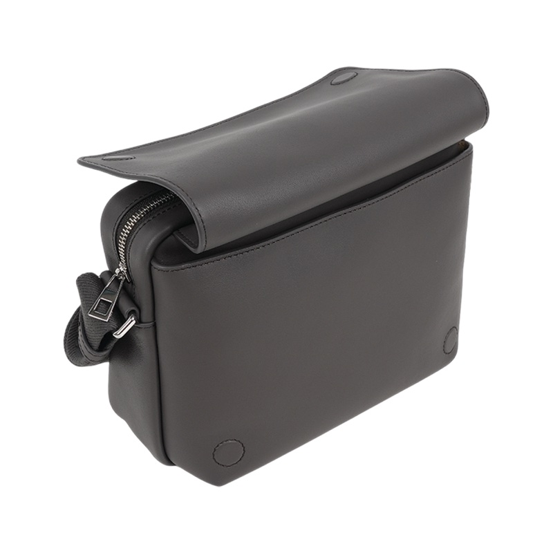 Pebble 光滑小牛皮中型翻蓋郵差包(深灰色)-5