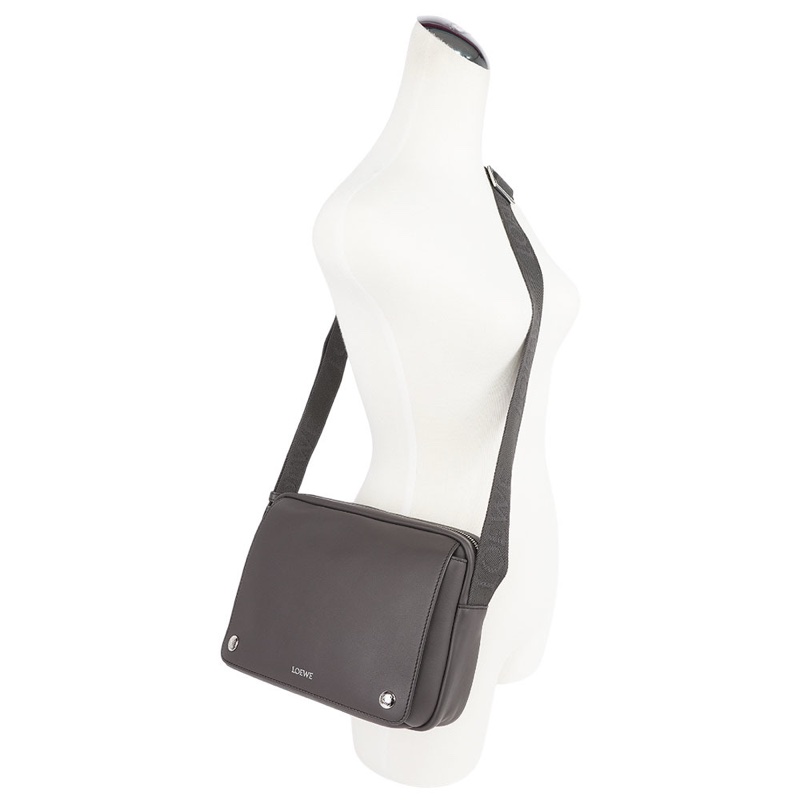 Pebble 光滑小牛皮中型翻蓋郵差包(深灰色)-7