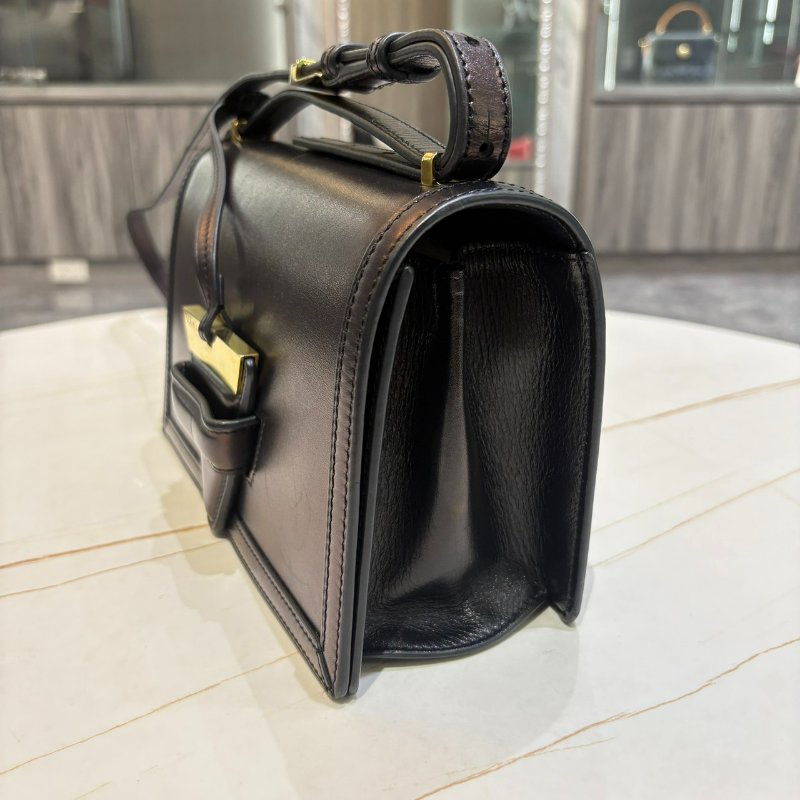 *SHIHNA名牌精品*LOEWE Barcelona 黑色中號 小牛皮金釦掀蓋斜背包-1