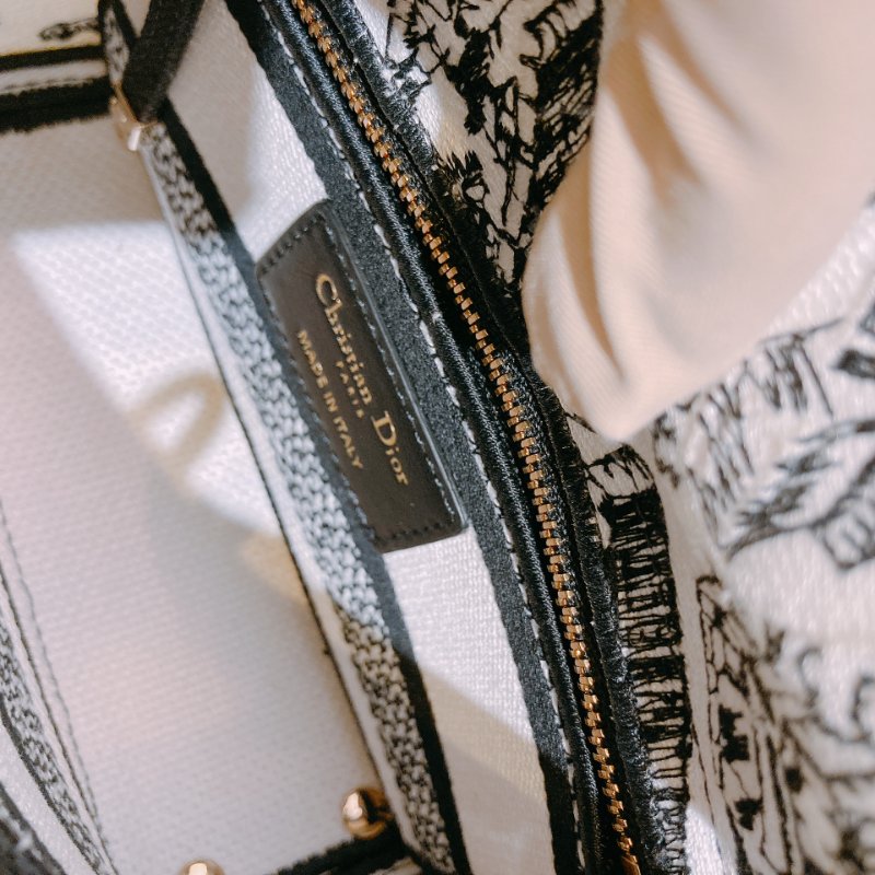 TW4538 Christian Dior 迪奧迷你黛妃 巴黎地圖刺繡 黑白限量版 Mini Lady D-Lite Bag White & Black Plan De Paris Embroidery-16