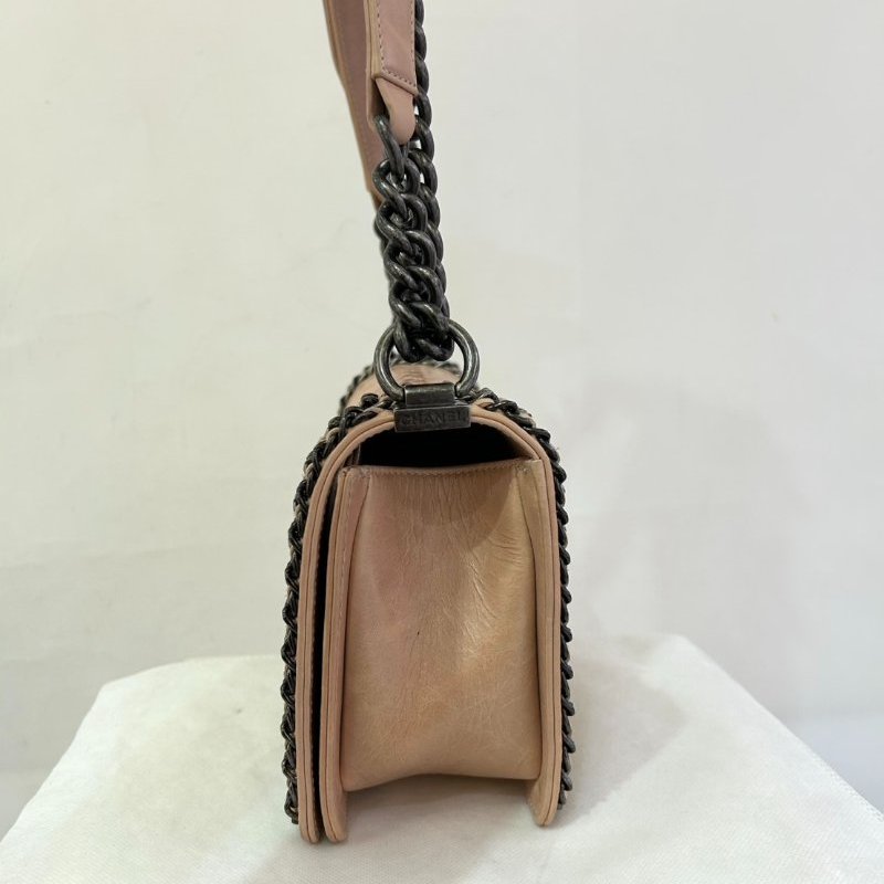 CHANEL粉羊皮銀釦鍊帶邊BOY 25cm-1