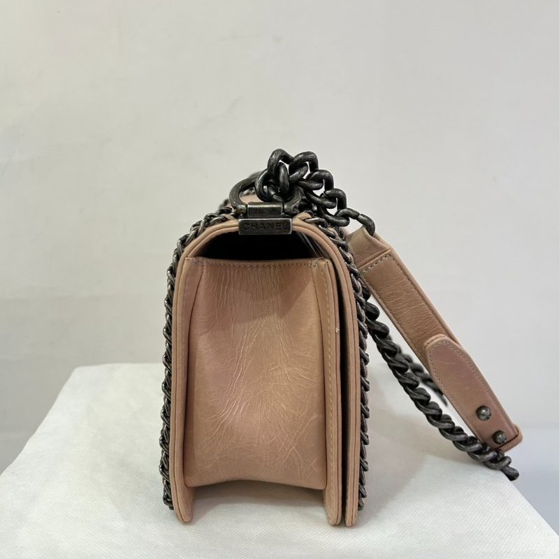 CHANEL粉羊皮銀釦鍊帶邊BOY 25cm-3