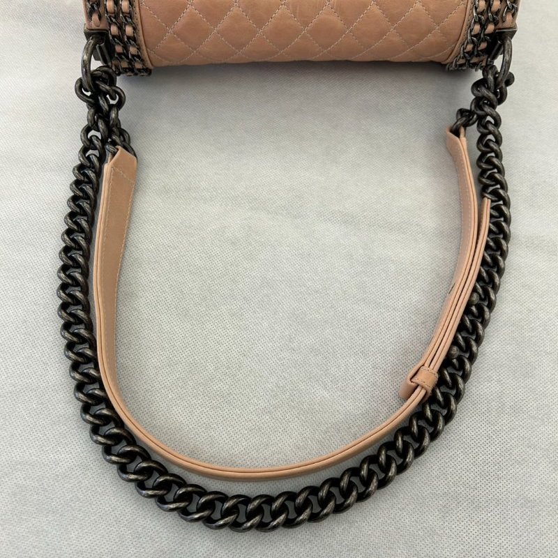 CHANEL粉羊皮銀釦鍊帶邊BOY 25cm-9