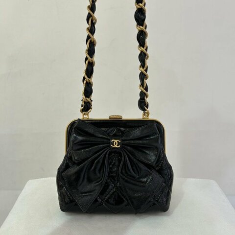 CHANEL油臘牛皮蝴蝶結祖母釦小斜背