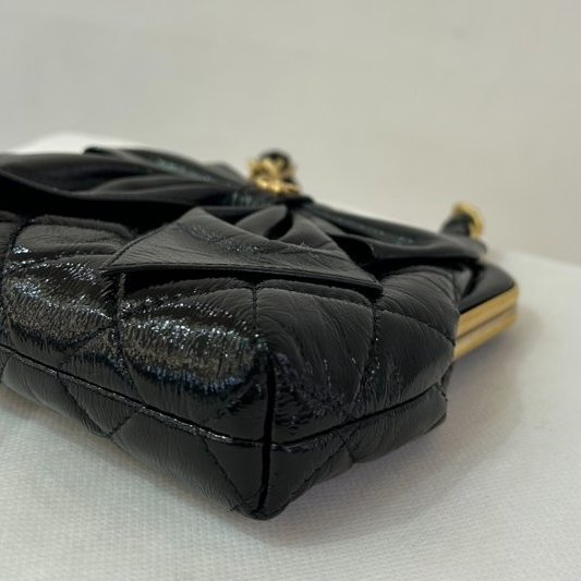 CHANEL油臘牛皮蝴蝶結祖母釦小斜背-5