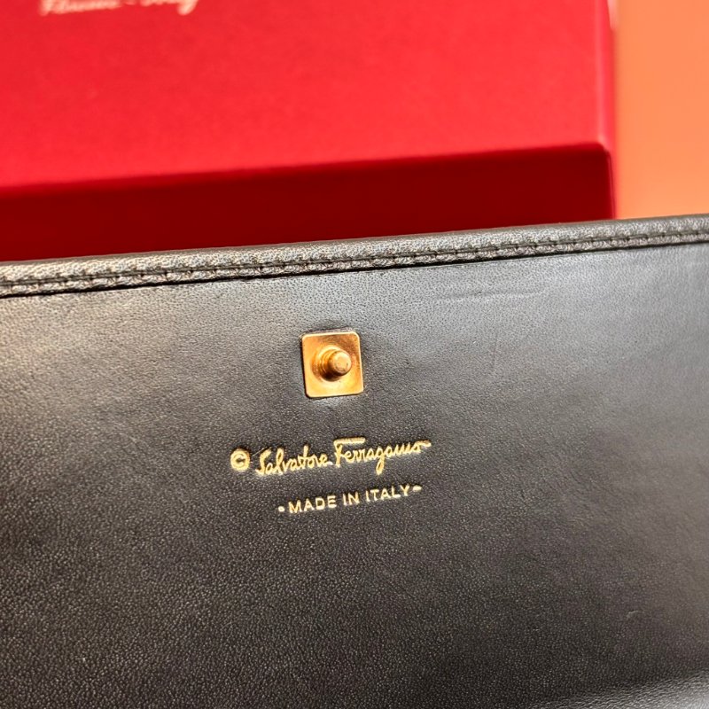 ::Salvatore Ferragamo:: Gancini Genuine Leather Long Wallet Large Capacity Black 黑色玫瑰金釦發財長夾 信封長夾-14