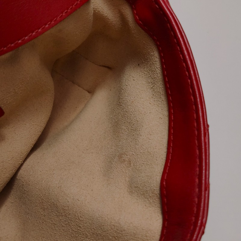 Gucci GG Marmont超迷你牛皮紅色V紋縫雙G標誌口蓋包-8