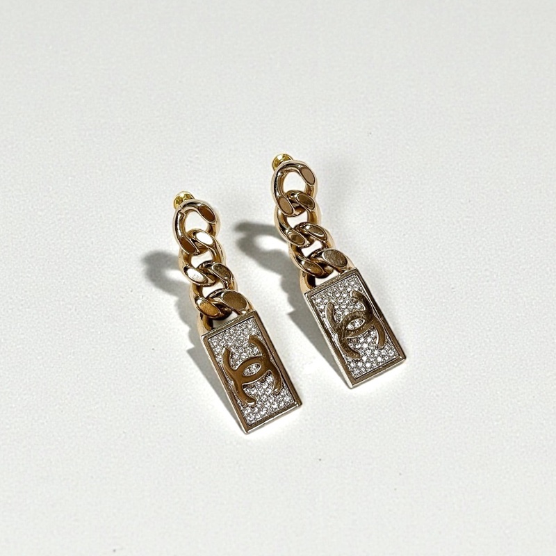 莉亞精品♡Chanel 長方水鑽吊墜耳針 二手-0