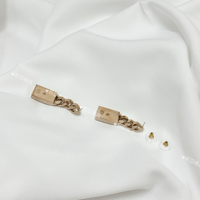 莉亞精品♡Chanel 長方水鑽吊墜耳針 二手-4