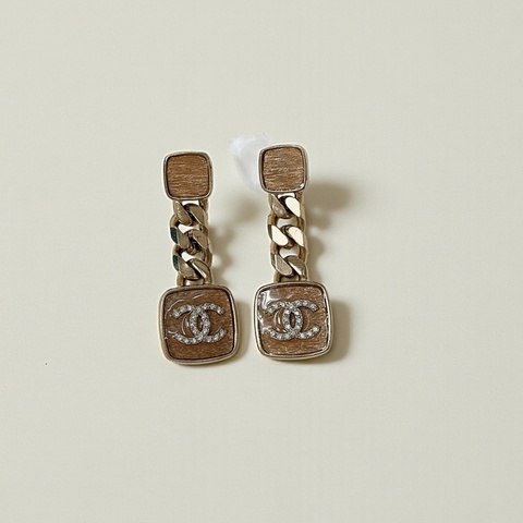 莉亞精品♡Chanel 奶茶吊墜耳針 二手