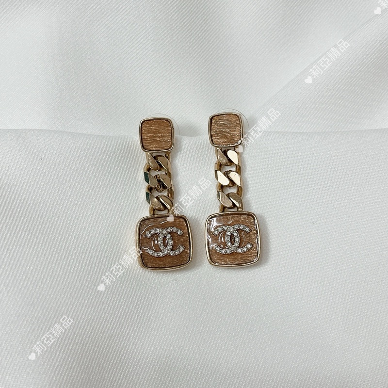莉亞精品♡Chanel 奶茶吊墜耳針 二手-2