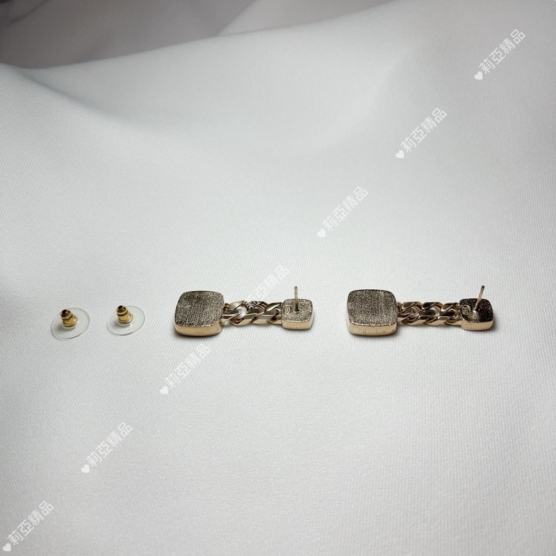 莉亞精品♡Chanel 奶茶吊墜耳針 二手-5