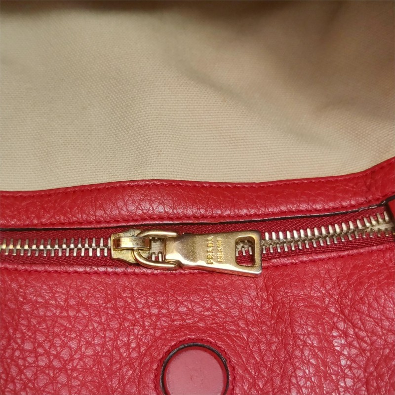 Prada 牛皮紅色三角徽標-9