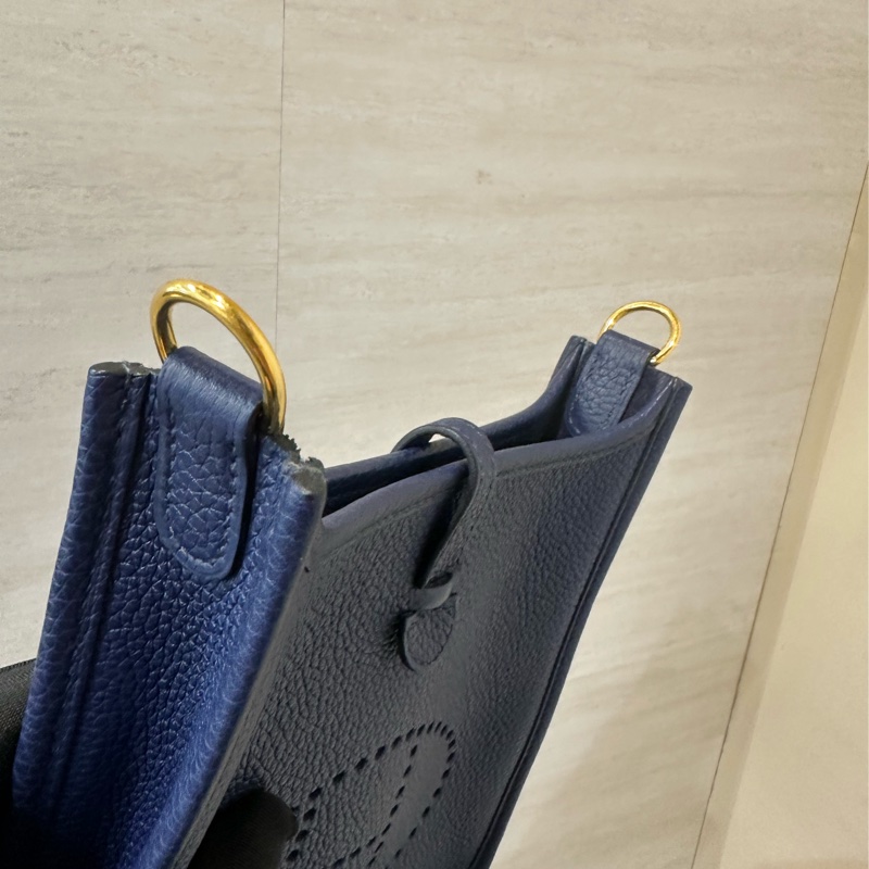 Hermes M3 bleu encre TC皮金釦 Mini Evelyne 斜背包-5