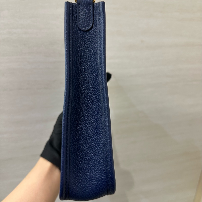 Hermes M3 bleu encre TC皮金釦 Mini Evelyne 斜背包-7