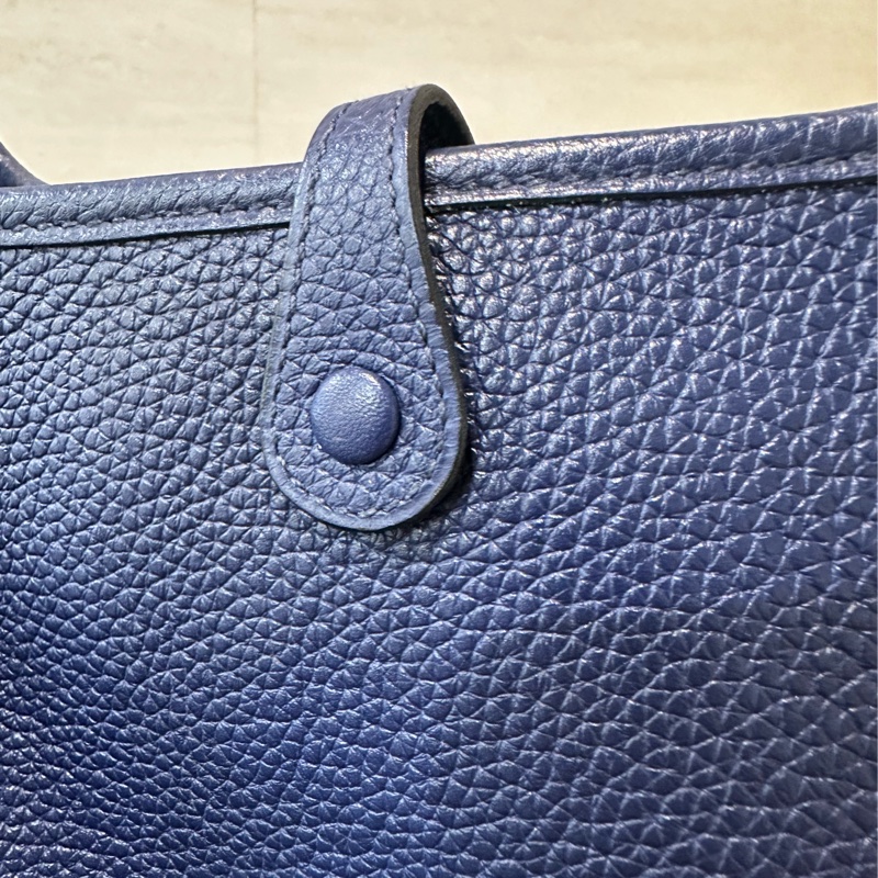 Hermes M3 bleu encre TC皮金釦 Mini Evelyne 斜背包-12