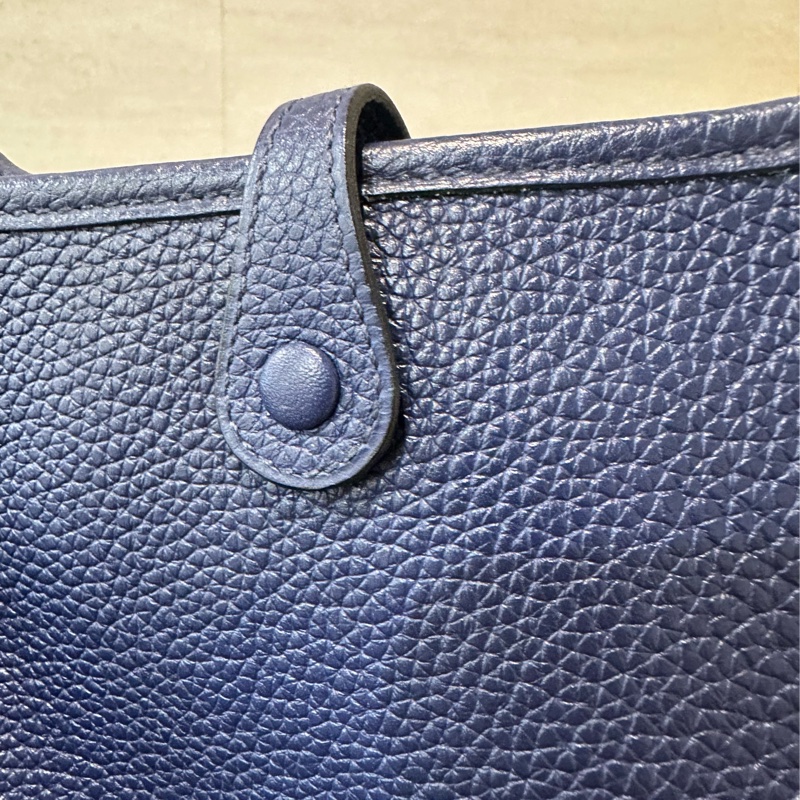 Hermes M3 bleu encre TC皮金釦 Mini Evelyne 斜背包-13