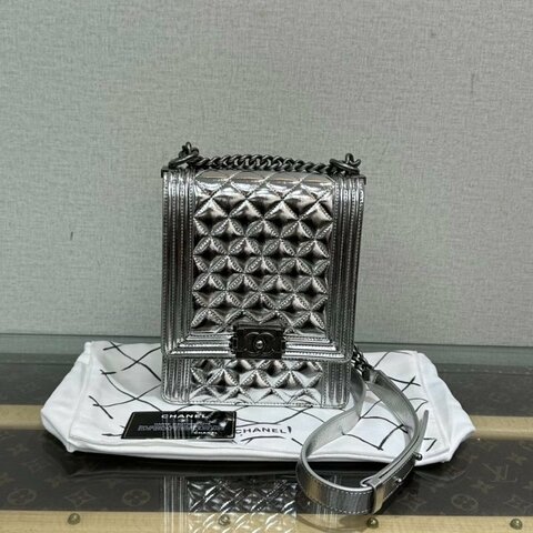 CHANEL 銀色leboy肩背斜背鏈條包16*19*5 全新閒置配件塵袋保卡