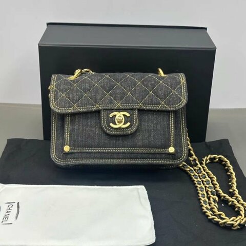 CHANEL 23S牛仔肩背斜背豆腐包19*14*6 98新配件盒子塵袋