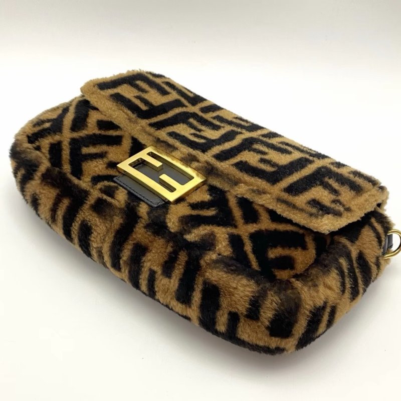 FENDI 棕色羊羔毛Baguette法棍包 23*15*6.5 98新配件塵袋-4