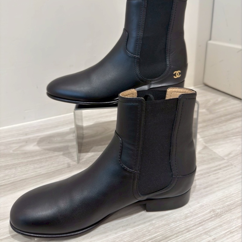 CHANEL 黑色小金Logo短靴 36號-1