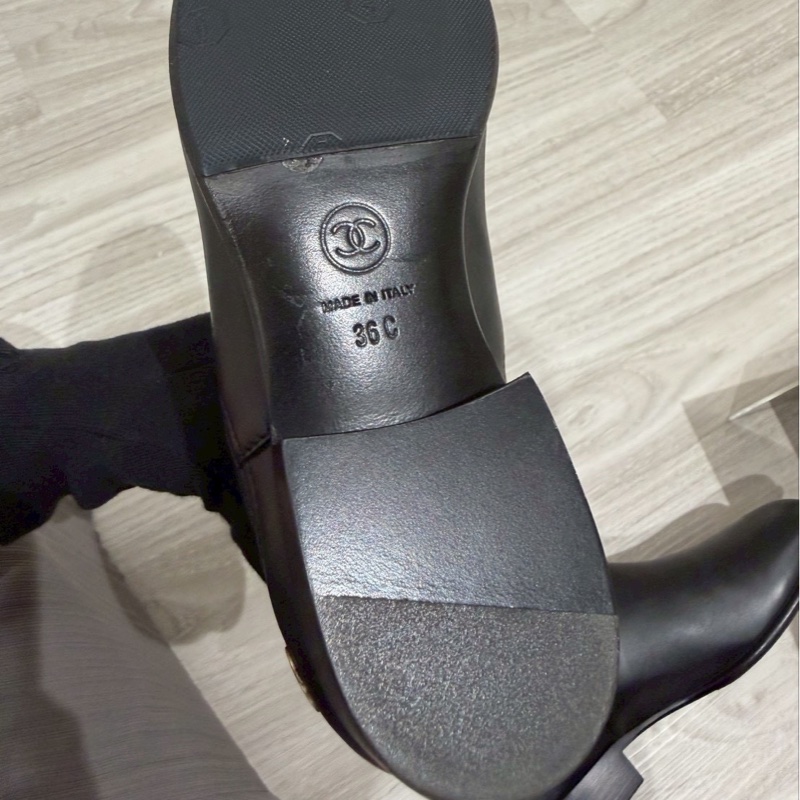 CHANEL 黑色小金Logo短靴 36號-17