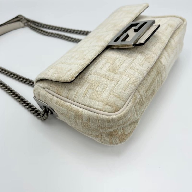 FENDI Baguette米白色銀扣手提肩背斜背包20*13*5 98新配件塵袋-2