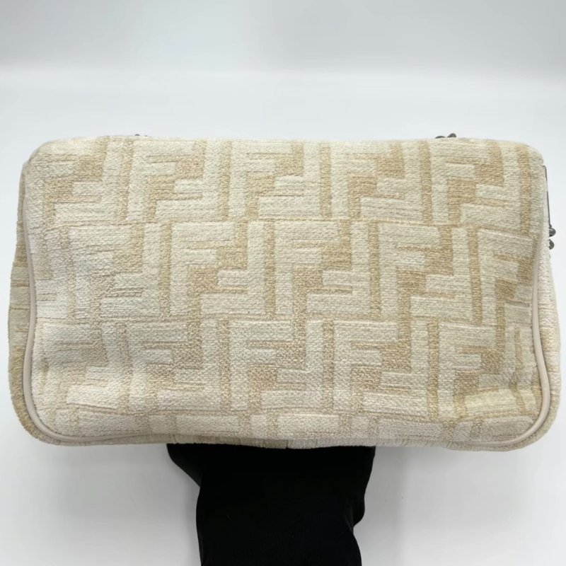 FENDI Baguette米白色銀扣手提肩背斜背包20*13*5 98新配件塵袋-5