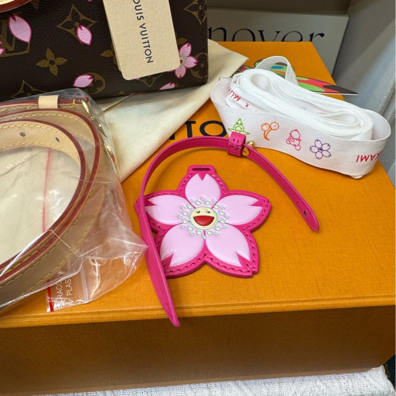 Lv全新OnTheGo小号手袋村上隆樱花系列-2