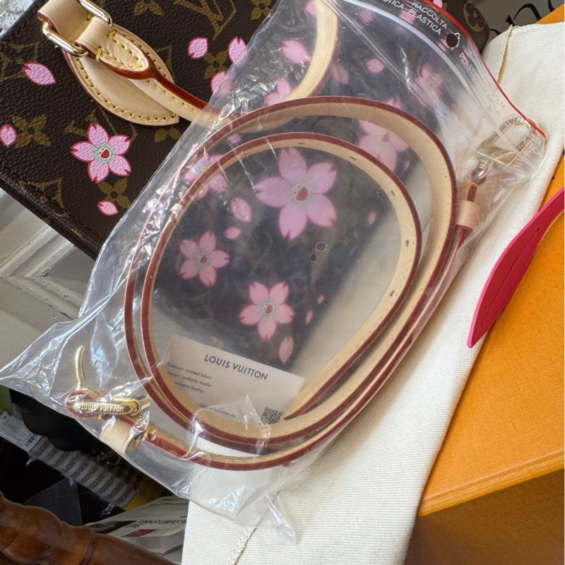 Lv全新OnTheGo小号手袋村上隆樱花系列-9