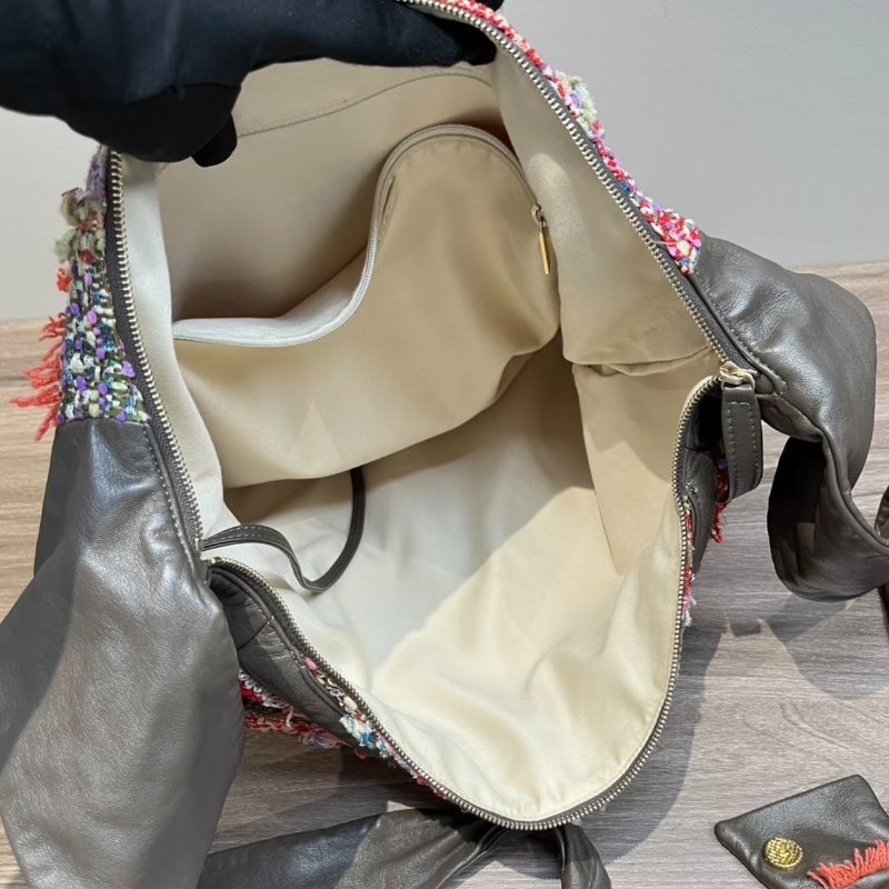 CHANEL 粗花呢拼皮金扣肩背衣服包39*33*4 98新配件塵袋-1