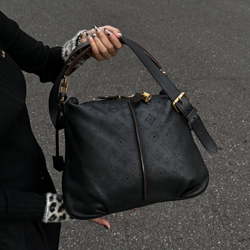 (超稀有⏰) LV Mahina 全牛皮 斜背+單肩+腋下 專櫃15.3萬!-1