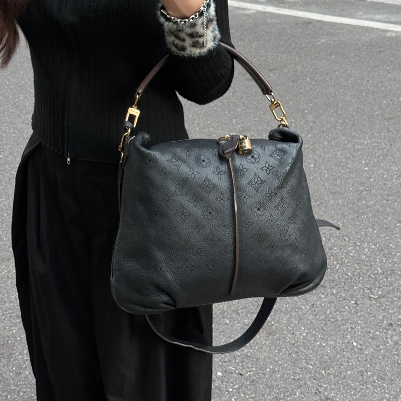 (超稀有⏰) LV Mahina 全牛皮 斜背+單肩+腋下 專櫃15.3萬!-31