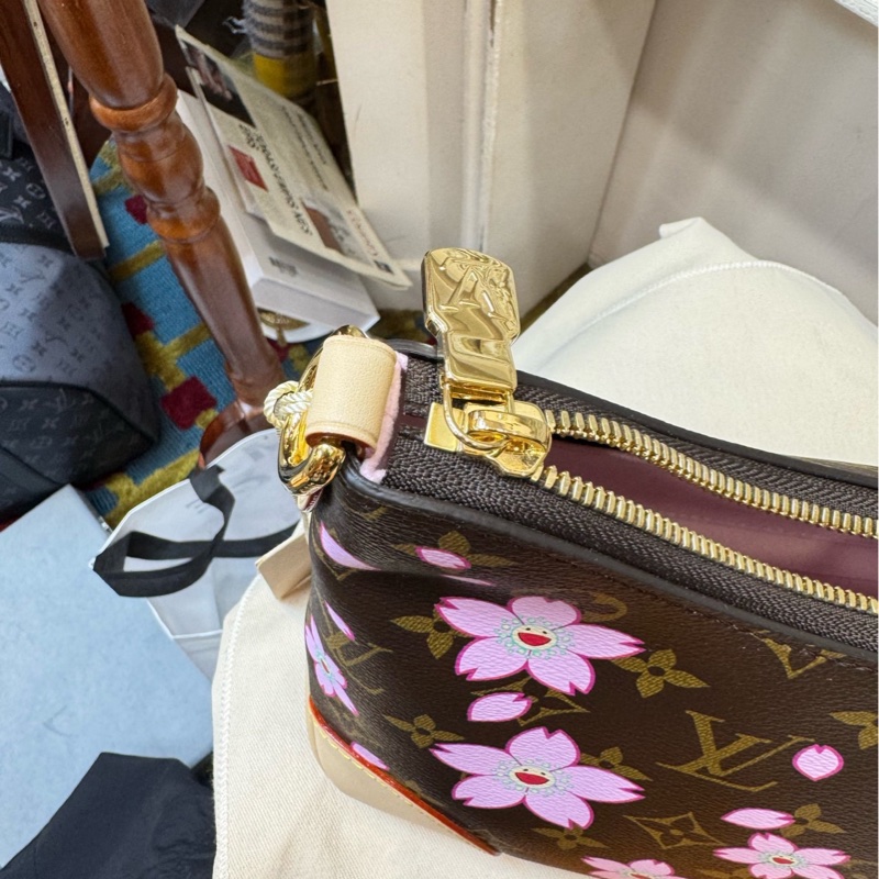 Lv全新村上隆樱花系列牛角斜挎包-6