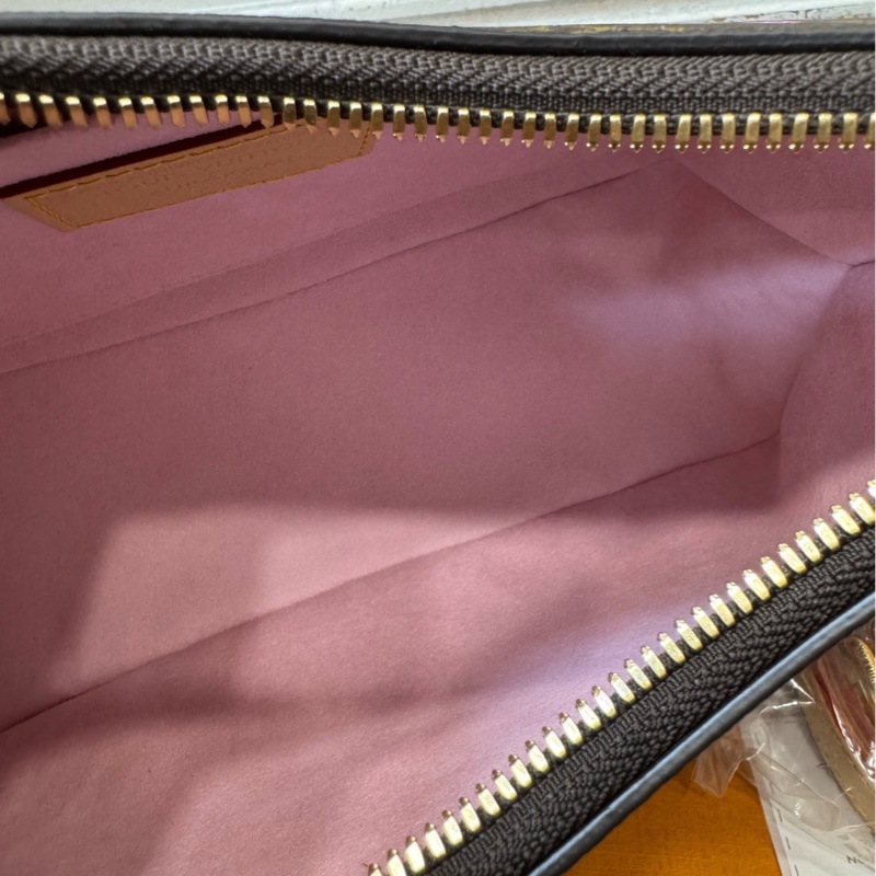 Lv全新村上隆樱花系列牛角斜挎包-7