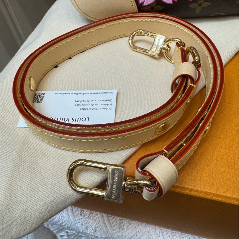 Lv全新村上隆樱花系列牛角斜挎包-8