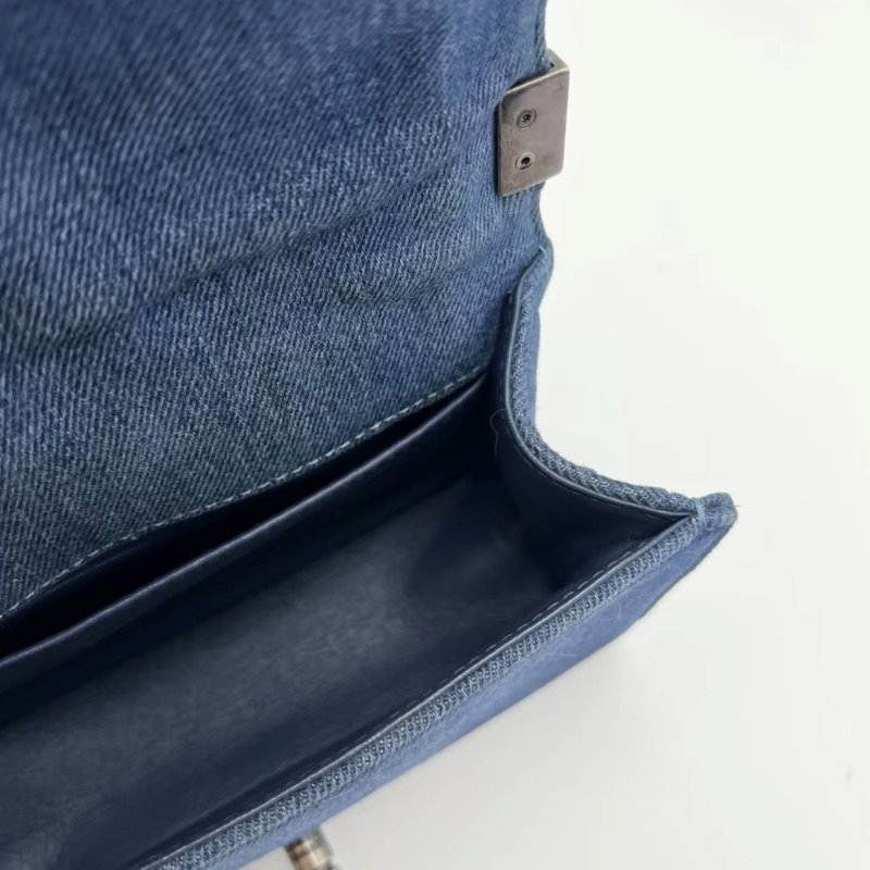 CHANEL 牛仔銀扣Leboy小號肩背斜背鏈條包20*12*6 98新配件塵袋-1