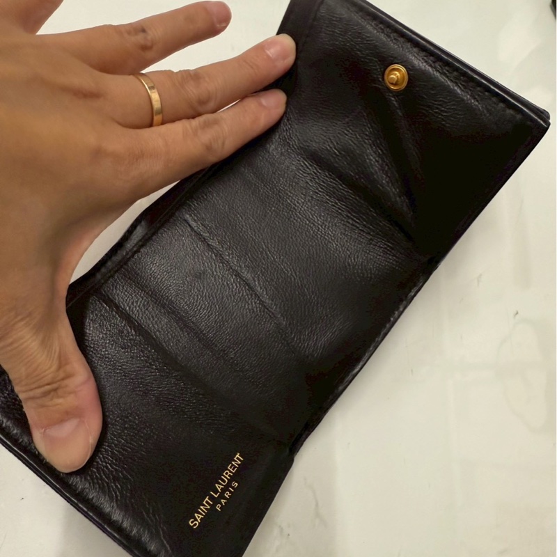 正品 二手 【YSL】Monogram 荔枝皮 皮革 三折開釦 短夾 卡夾 零錢包 黑色 金色-25