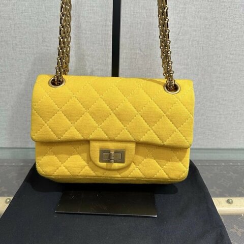 CHANEL 檸檬黃金扣2.55大mini斜背包19.5*13*8 98新 配件塵袋