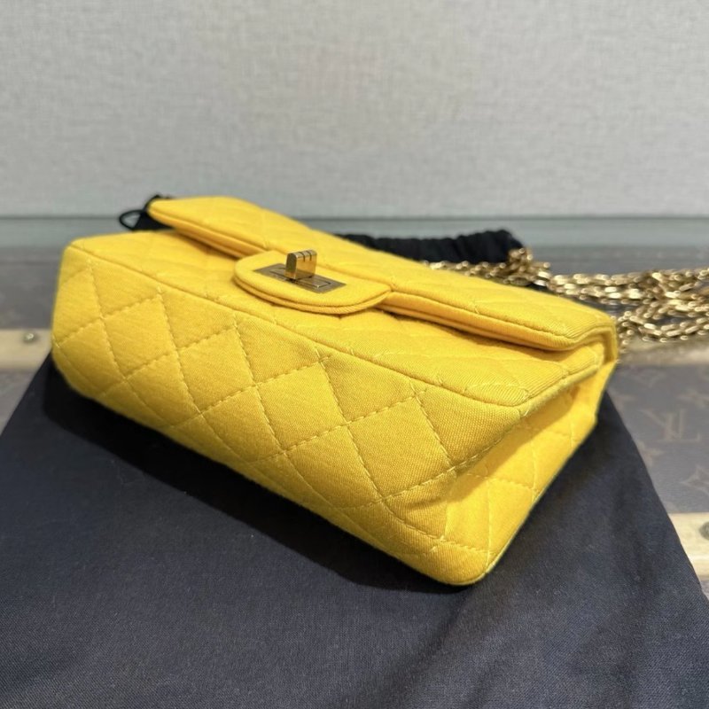 CHANEL 檸檬黃金扣2.55大mini斜背包19.5*13*8 98新 配件塵袋-2