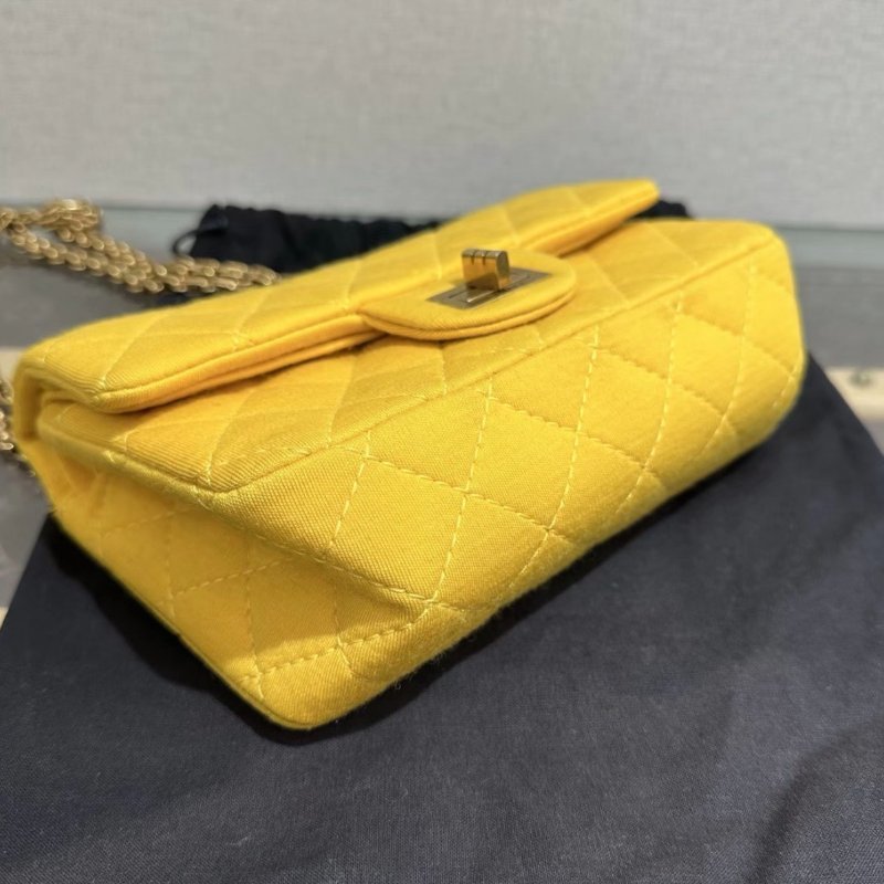 CHANEL 檸檬黃金扣2.55大mini斜背包19.5*13*8 98新 配件塵袋-4