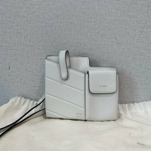 FENDI Pocket白色斜背手機包 15*14 99新配件塵袋