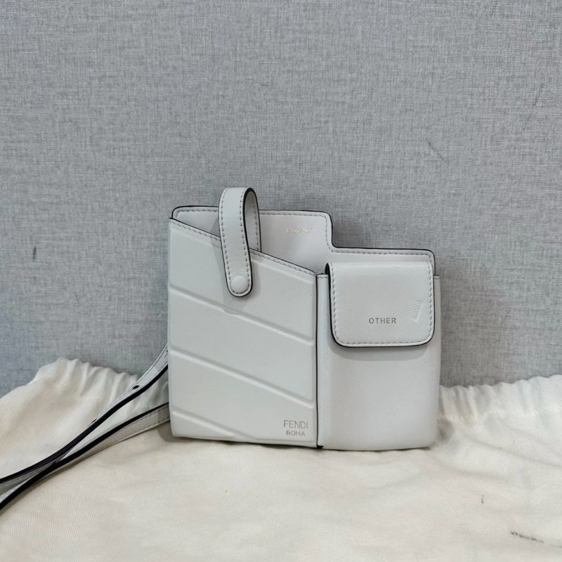 FENDI Pocket白色斜背手機包 15*14 99新配件塵袋-0