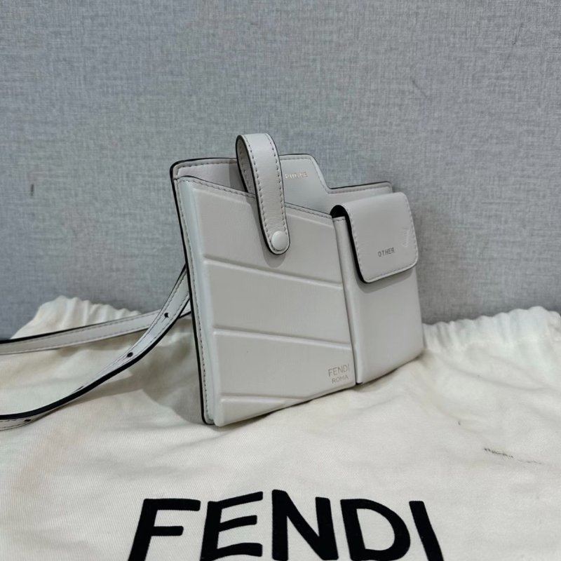 FENDI Pocket白色斜背手機包 15*14 99新配件塵袋-1