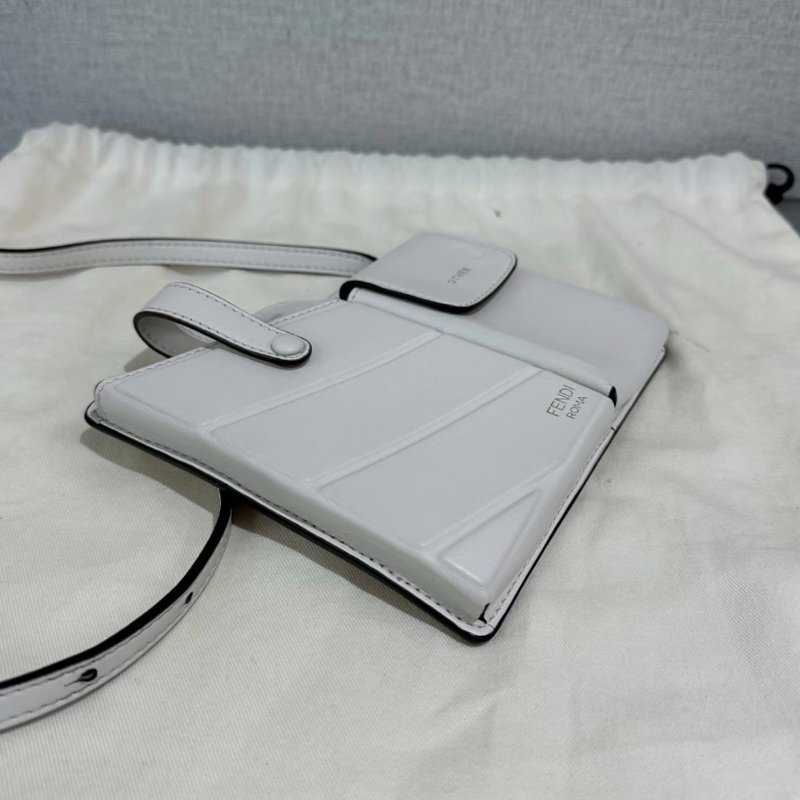 FENDI Pocket白色斜背手機包 15*14 99新配件塵袋-2