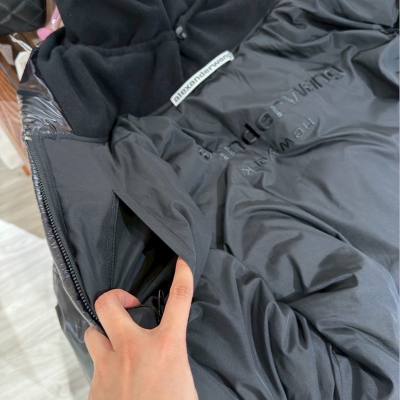 Alexander Wang 黑色短版羽絨連帽外套 S-17