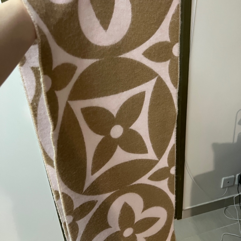 Lv大logo羊毛頸巾-2